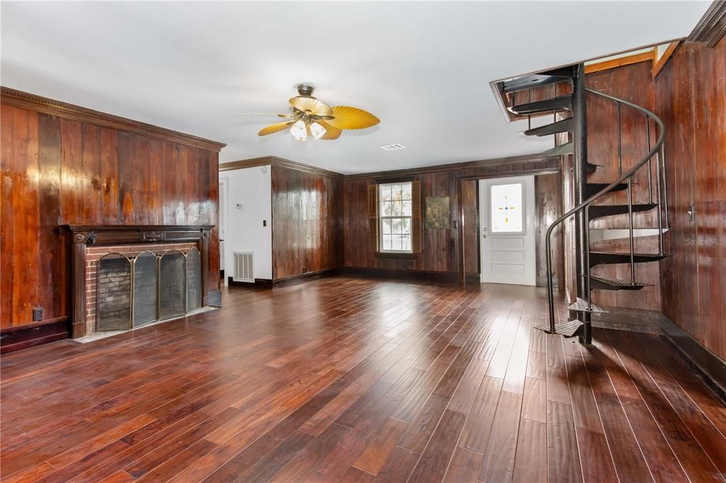 For Sale: $998,800 (5 beds, 4 baths, 4043 Square Feet)