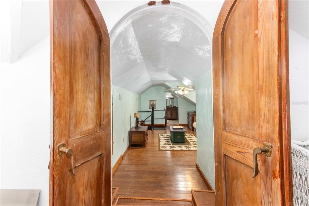 For Sale: $998,800 (5 beds, 4 baths, 4043 Square Feet)