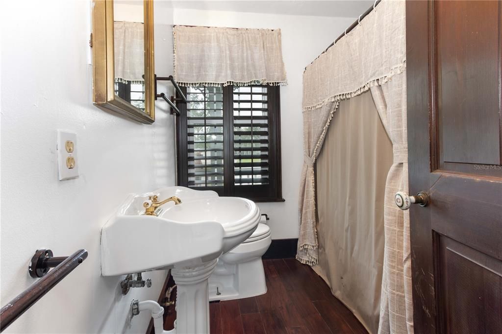 For Sale: $998,800 (5 beds, 4 baths, 4043 Square Feet)