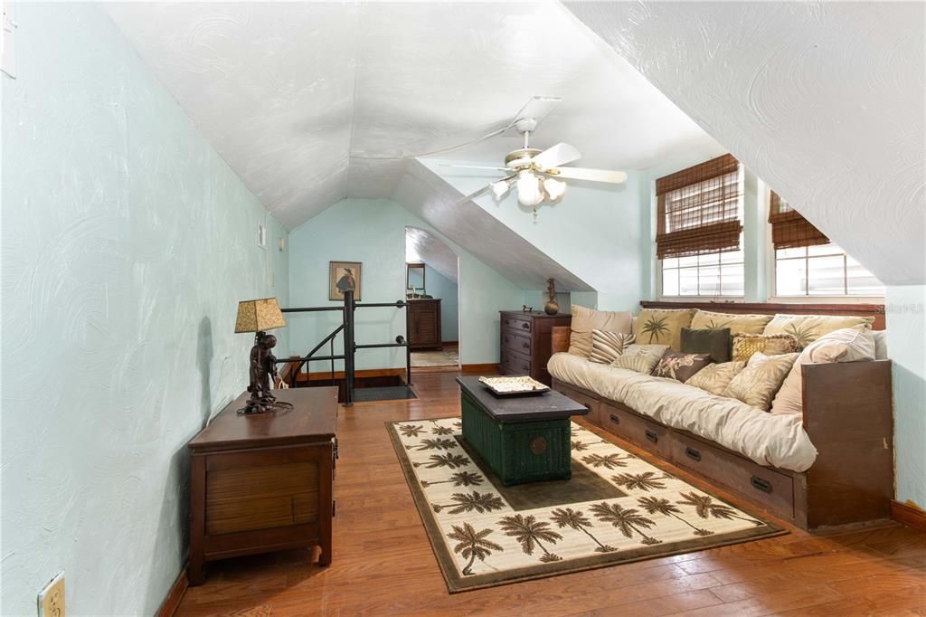 For Sale: $998,800 (5 beds, 4 baths, 4043 Square Feet)