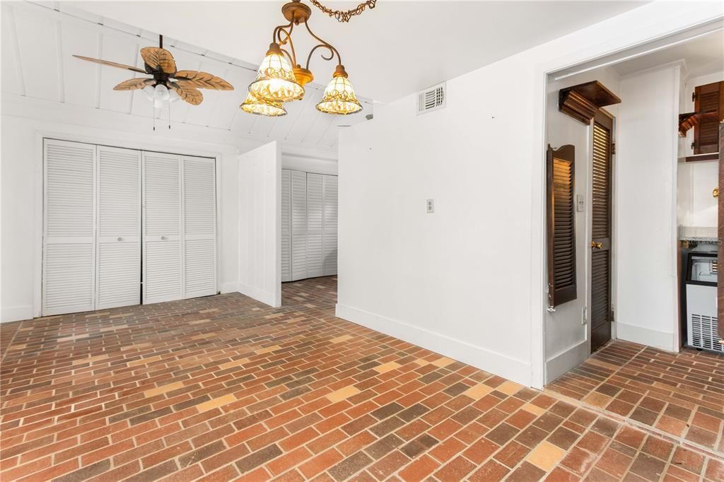 For Sale: $998,800 (5 beds, 4 baths, 4043 Square Feet)