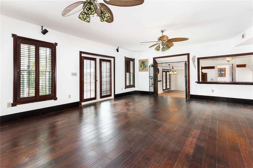 For Sale: $998,800 (5 beds, 4 baths, 4043 Square Feet)
