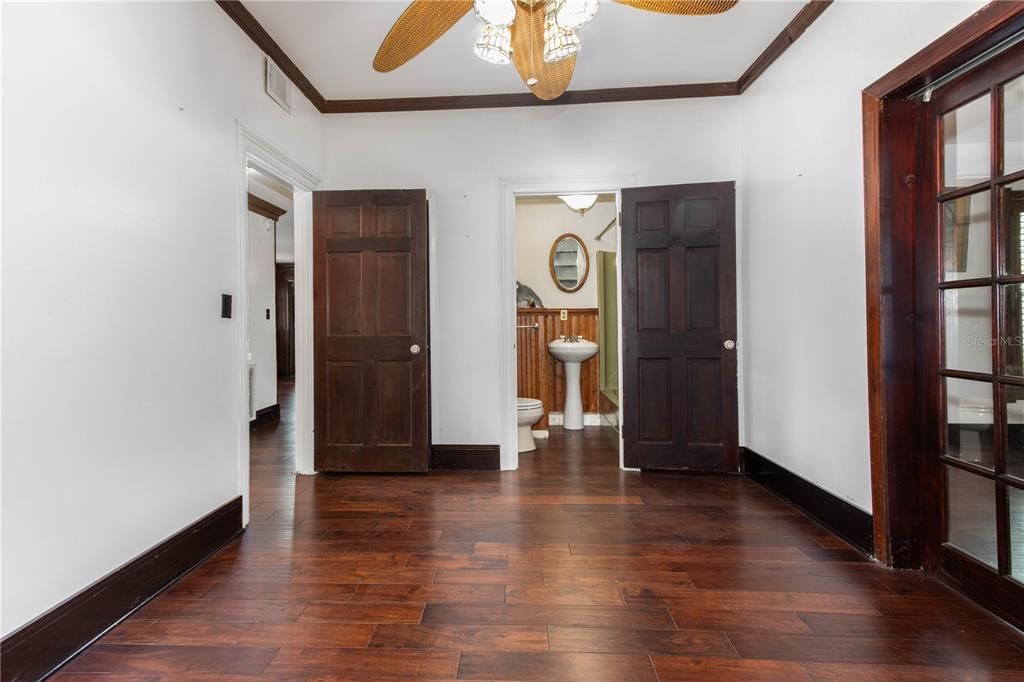 For Sale: $998,800 (5 beds, 4 baths, 4043 Square Feet)