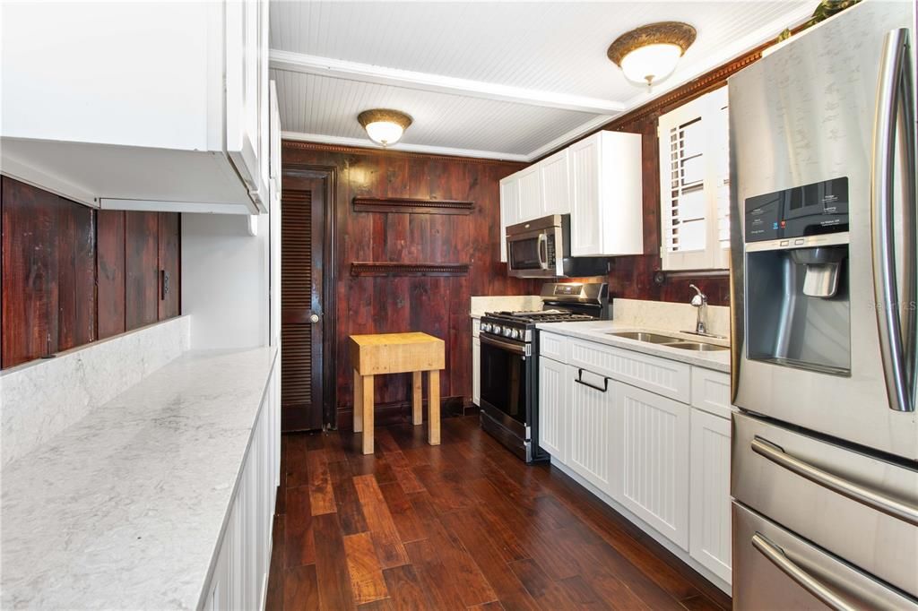 For Sale: $998,800 (5 beds, 4 baths, 4043 Square Feet)