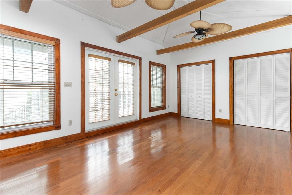 For Sale: $998,800 (5 beds, 4 baths, 4043 Square Feet)