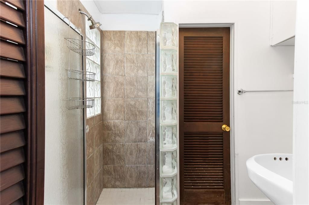 For Sale: $998,800 (5 beds, 4 baths, 4043 Square Feet)