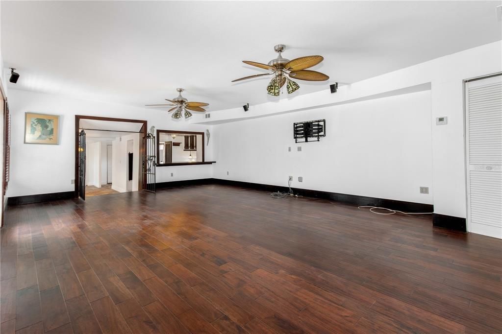 For Sale: $998,800 (5 beds, 4 baths, 4043 Square Feet)