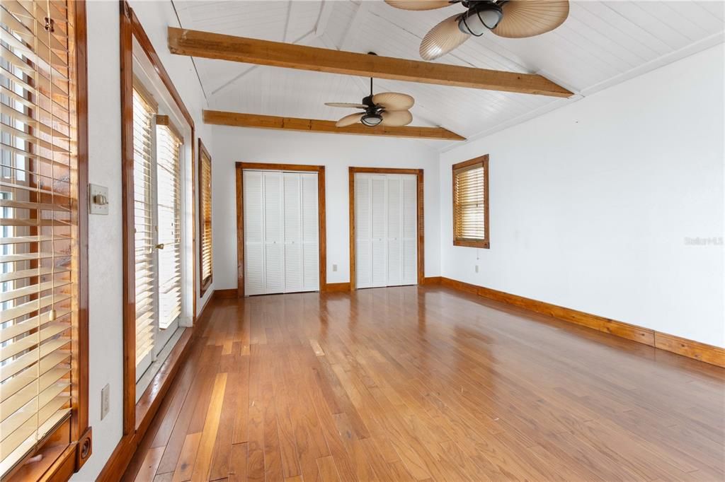 For Sale: $998,800 (5 beds, 4 baths, 4043 Square Feet)