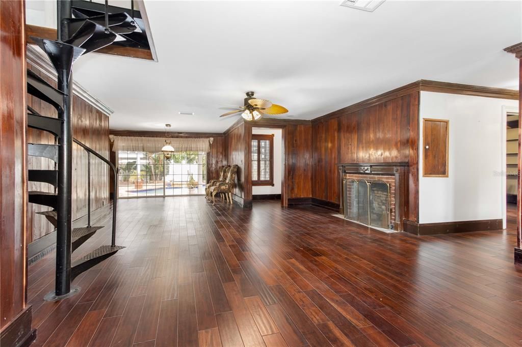 For Sale: $998,800 (5 beds, 4 baths, 4043 Square Feet)