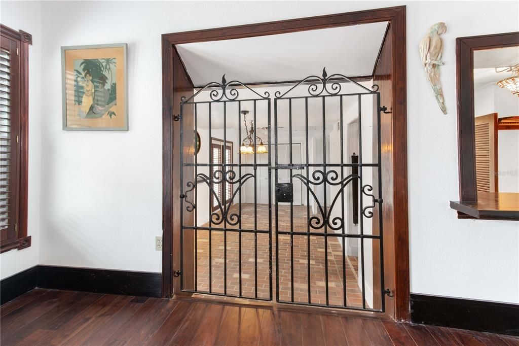 For Sale: $998,800 (5 beds, 4 baths, 4043 Square Feet)