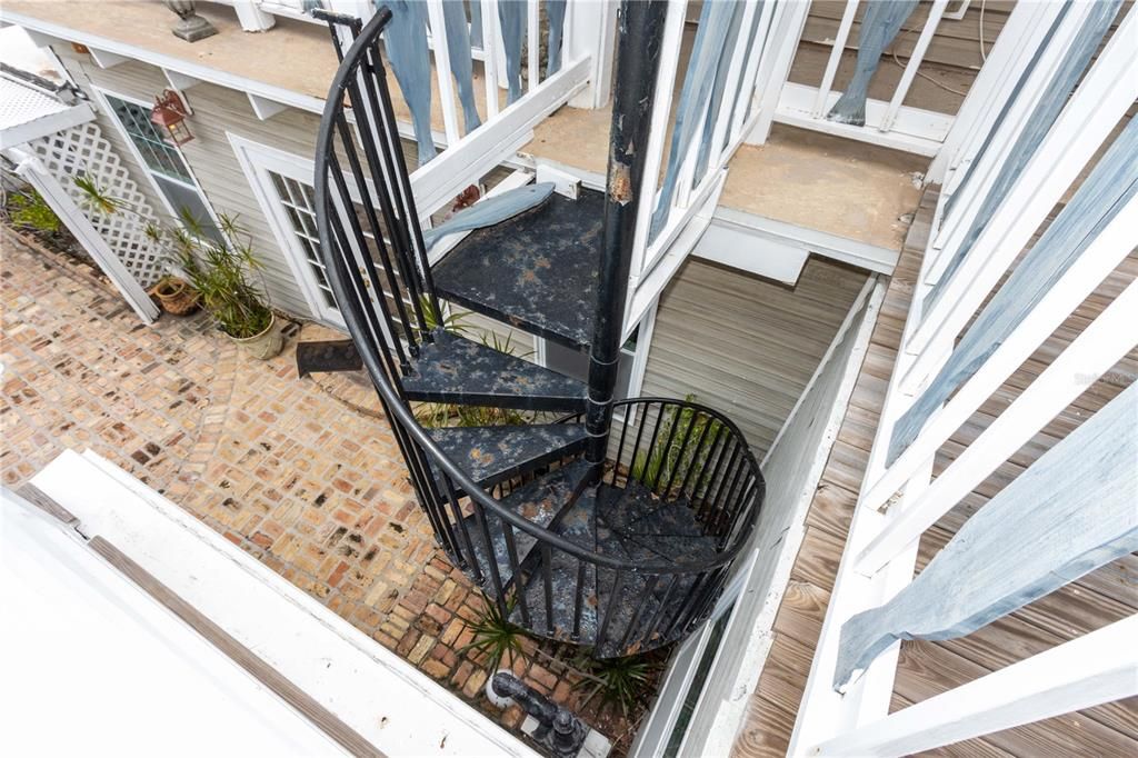 For Sale: $998,800 (5 beds, 4 baths, 4043 Square Feet)