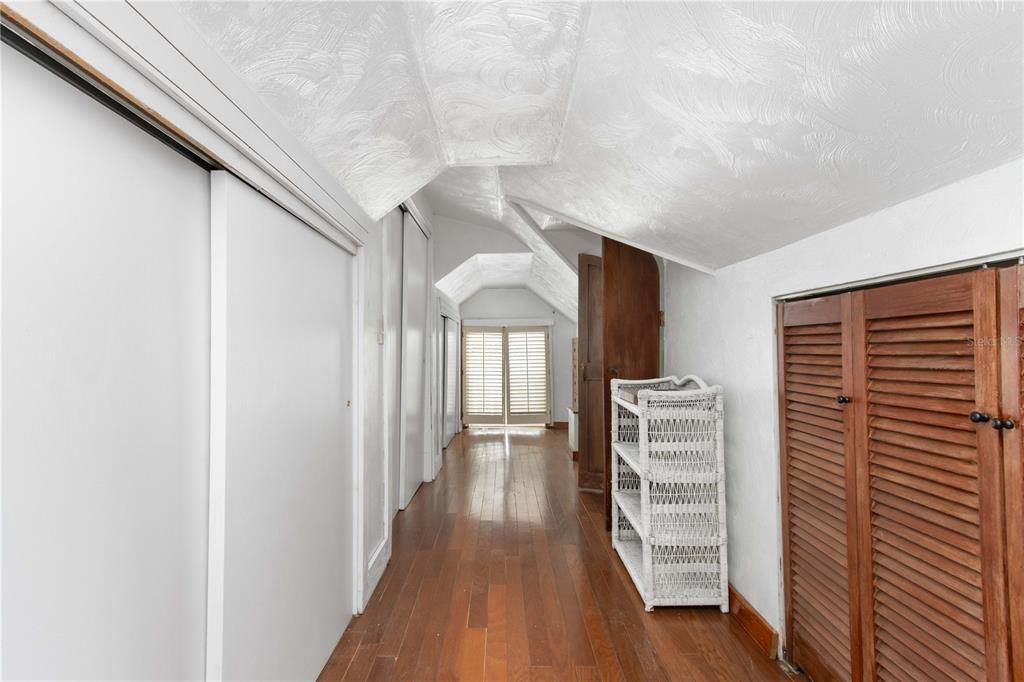 For Sale: $998,800 (5 beds, 4 baths, 4043 Square Feet)