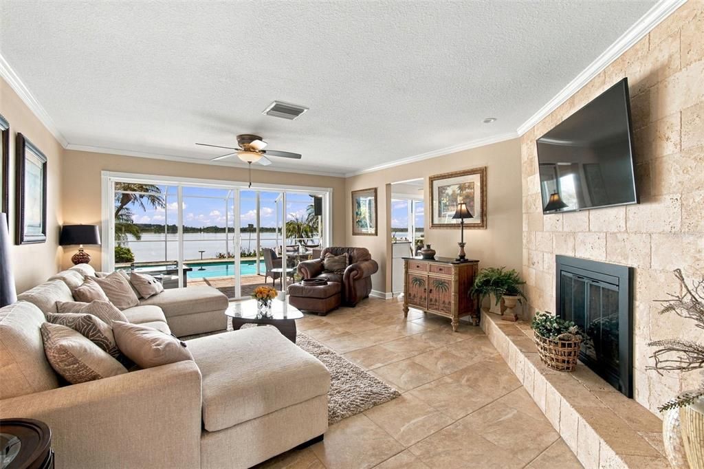 For Sale: $1,295,000 (3 beds, 2 baths, 2375 Square Feet)