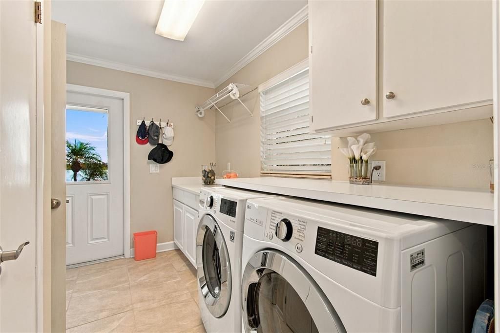 For Sale: $1,295,000 (3 beds, 2 baths, 2375 Square Feet)