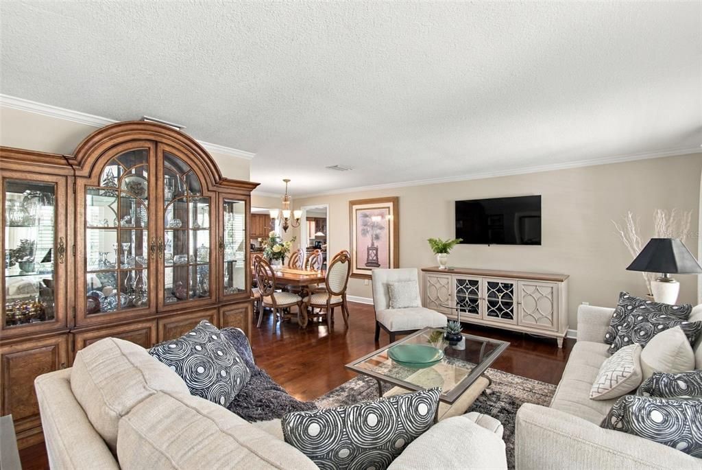 For Sale: $1,295,000 (3 beds, 2 baths, 2375 Square Feet)