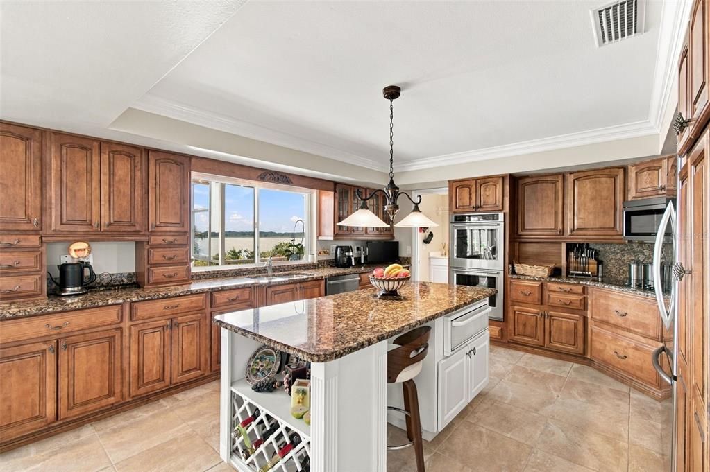 For Sale: $1,295,000 (3 beds, 2 baths, 2375 Square Feet)