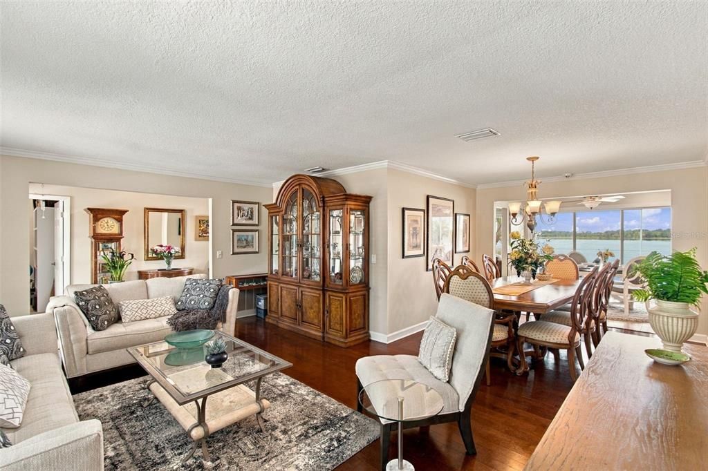 For Sale: $1,295,000 (3 beds, 2 baths, 2375 Square Feet)