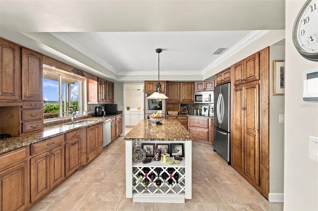 For Sale: $1,295,000 (3 beds, 2 baths, 2375 Square Feet)