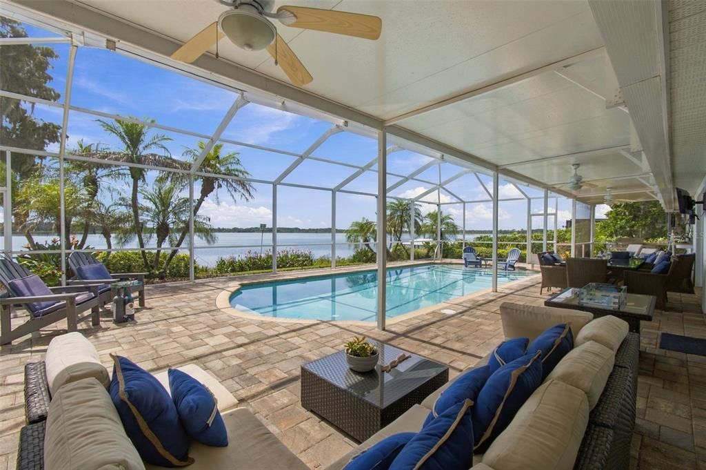For Sale: $1,295,000 (3 beds, 2 baths, 2375 Square Feet)