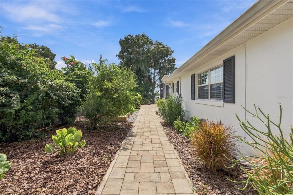 For Sale: $1,295,000 (3 beds, 2 baths, 2375 Square Feet)