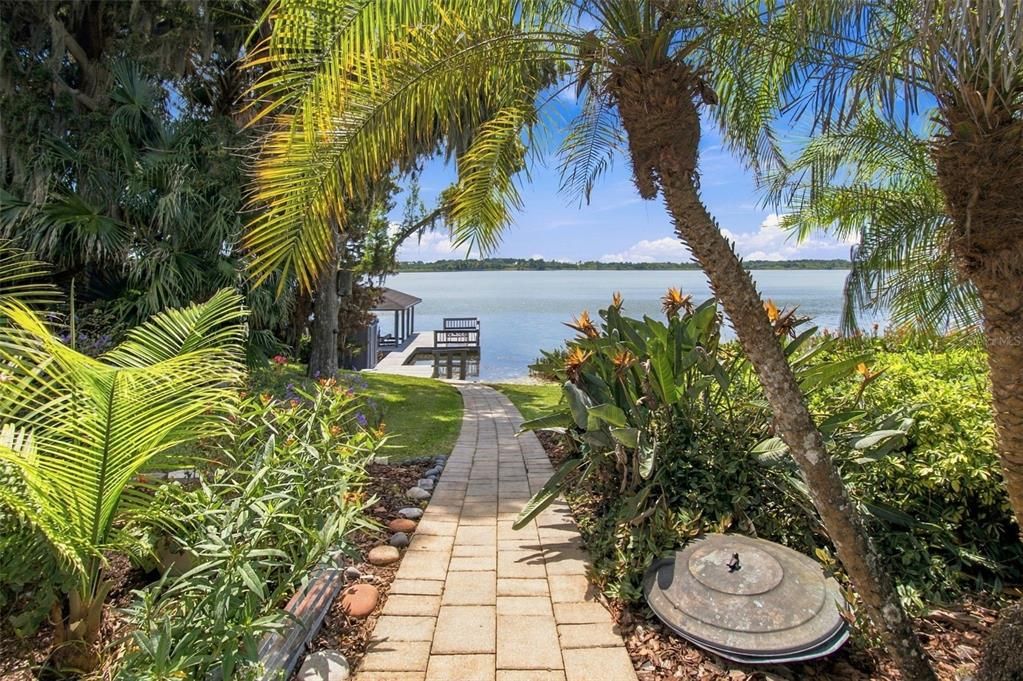For Sale: $1,295,000 (3 beds, 2 baths, 2375 Square Feet)