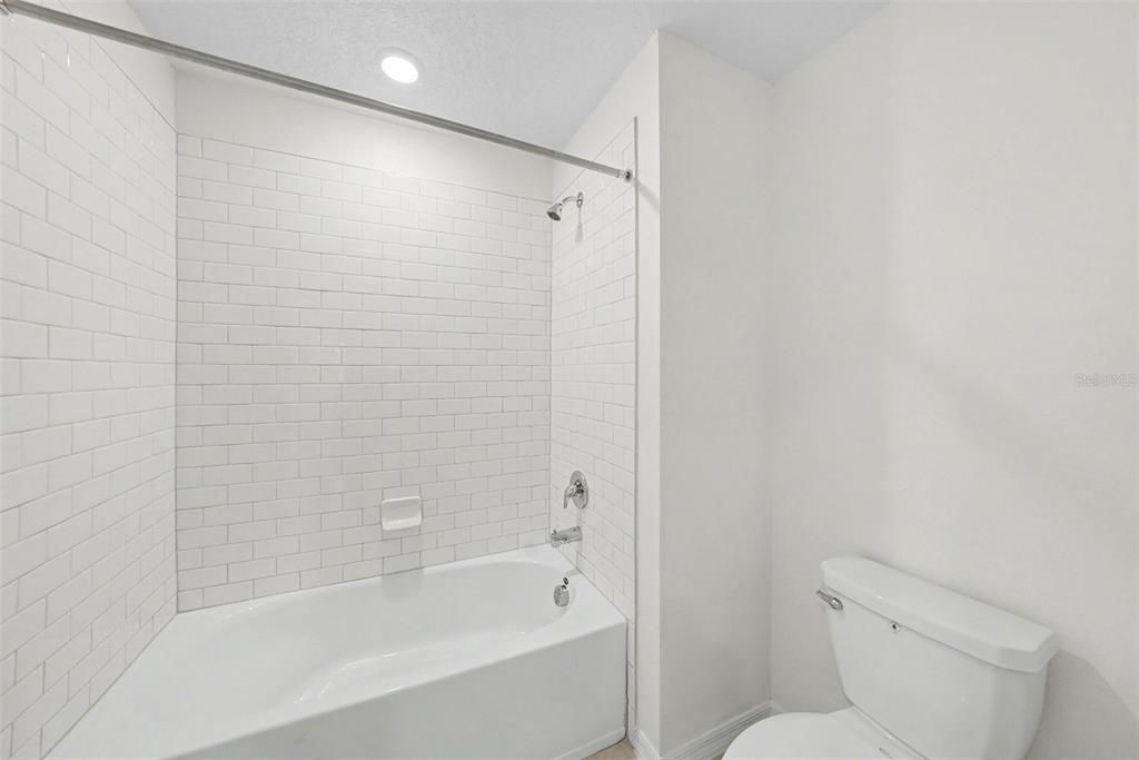 En Venta: $440,000 (5 camas, 2 baños, 2389 Pies cuadrados)