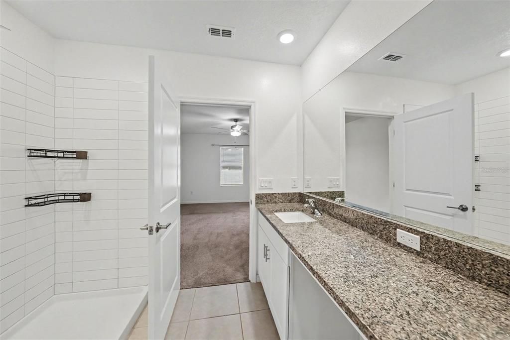 En Venta: $440,000 (5 camas, 2 baños, 2389 Pies cuadrados)