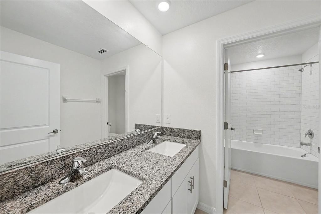 En Venta: $440,000 (5 camas, 2 baños, 2389 Pies cuadrados)