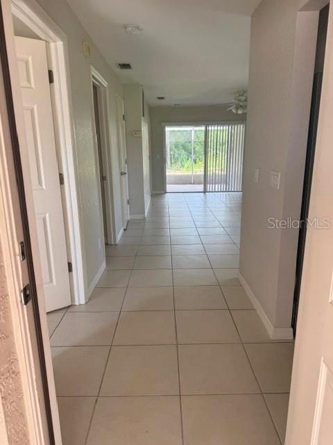 For Rent: $1,350 (2 beds, 2 baths, 979 Square Feet)