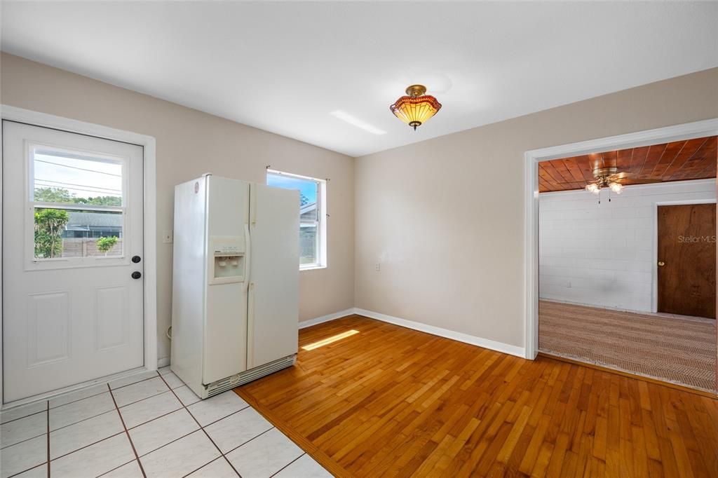 For Sale: $369,000 (2 beds, 1 baths, 1065 Square Feet)
