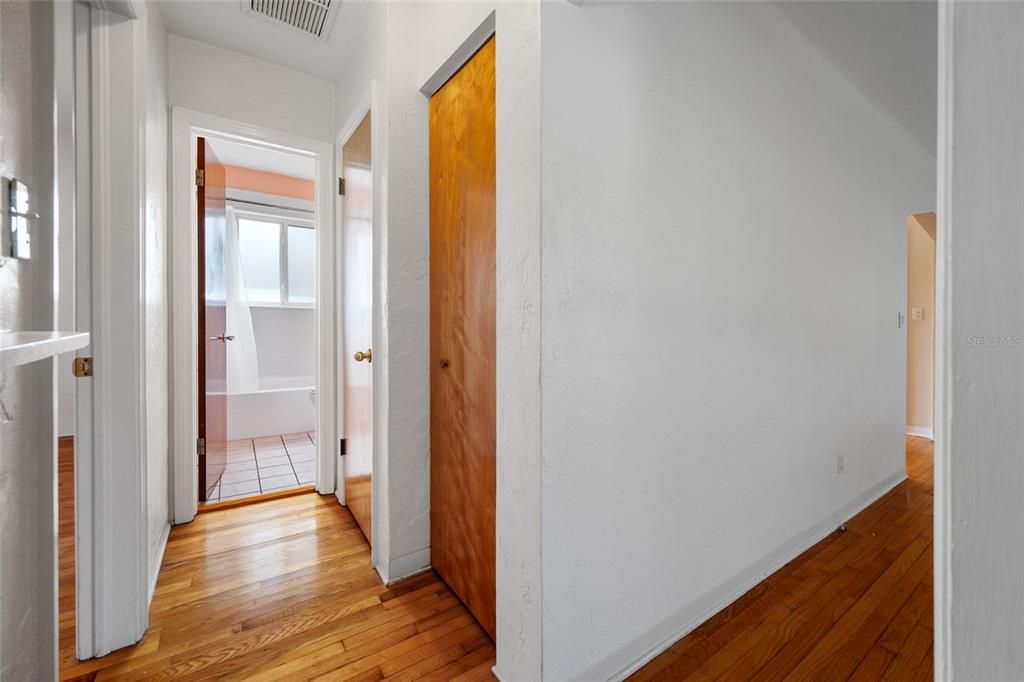 For Sale: $369,000 (2 beds, 1 baths, 1065 Square Feet)