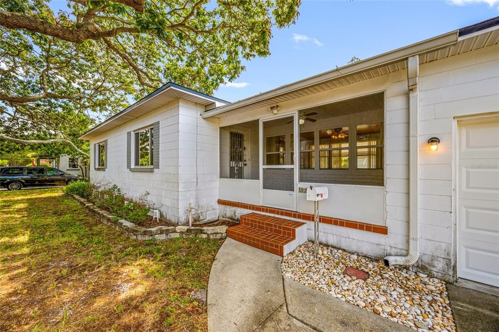 For Sale: $369,000 (2 beds, 1 baths, 1065 Square Feet)