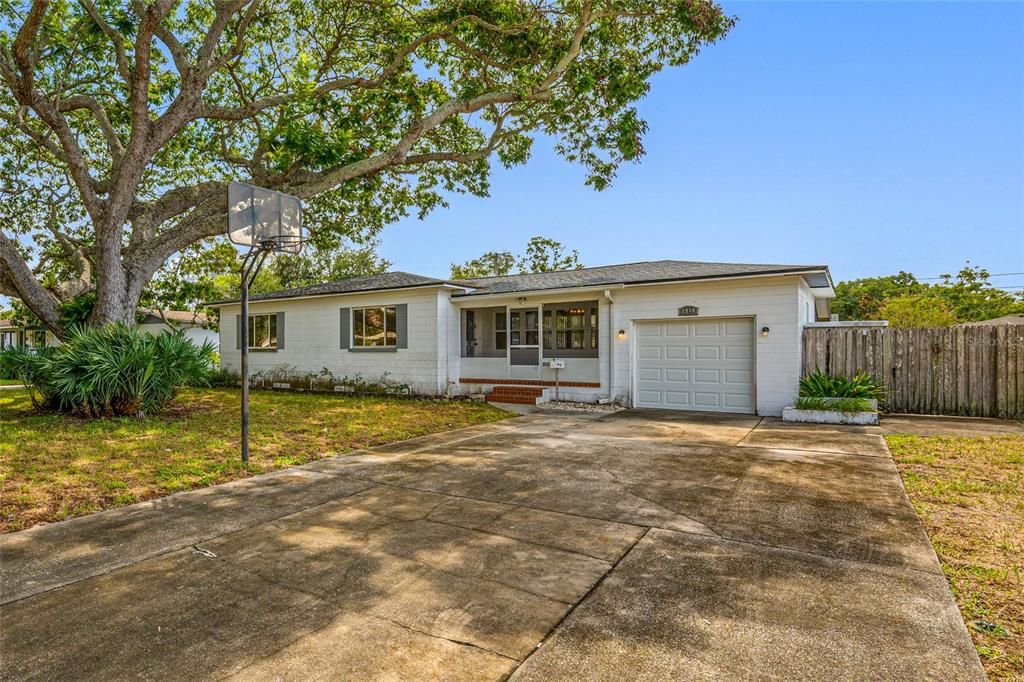 For Sale: $369,000 (2 beds, 1 baths, 1065 Square Feet)