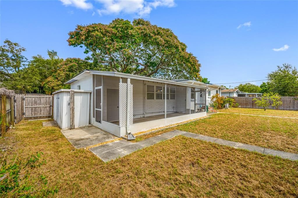 For Sale: $369,000 (2 beds, 1 baths, 1065 Square Feet)
