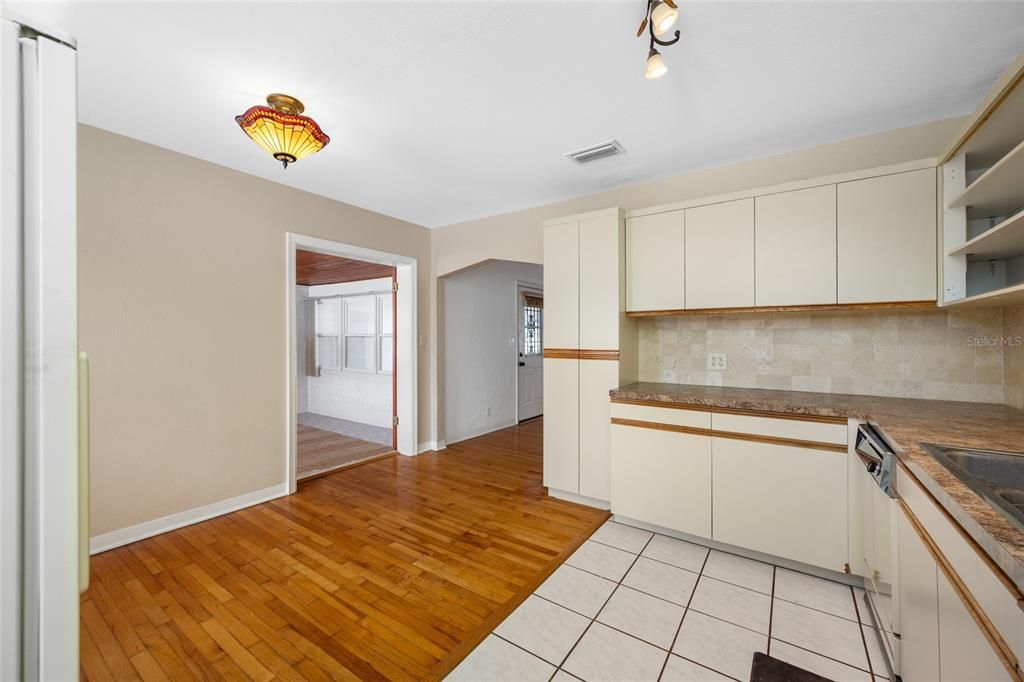 For Sale: $369,000 (2 beds, 1 baths, 1065 Square Feet)