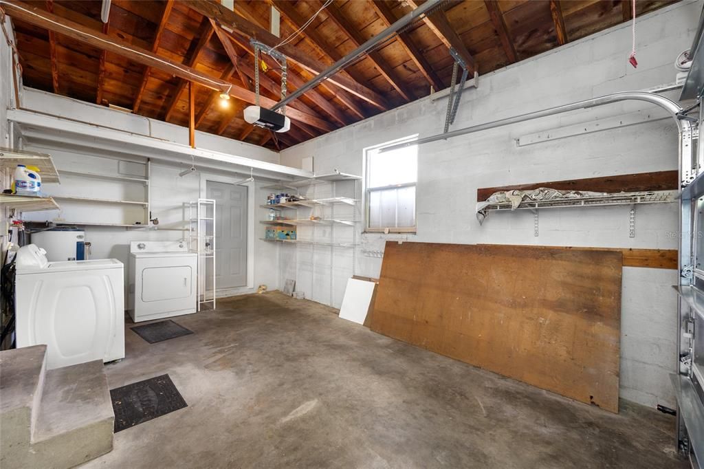 For Sale: $369,000 (2 beds, 1 baths, 1065 Square Feet)