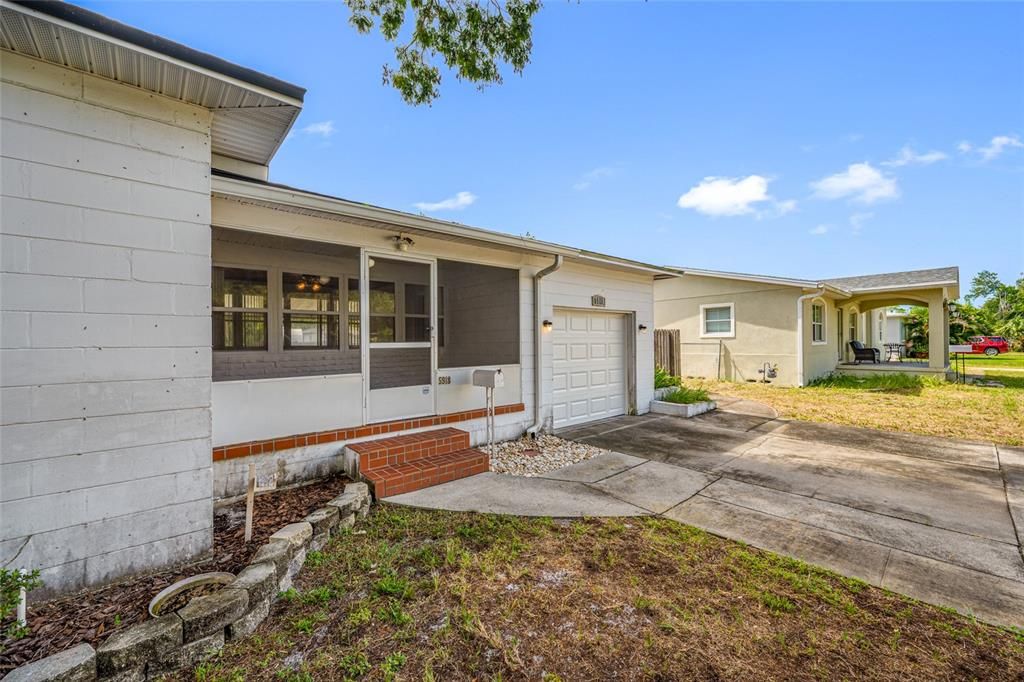 For Sale: $369,000 (2 beds, 1 baths, 1065 Square Feet)