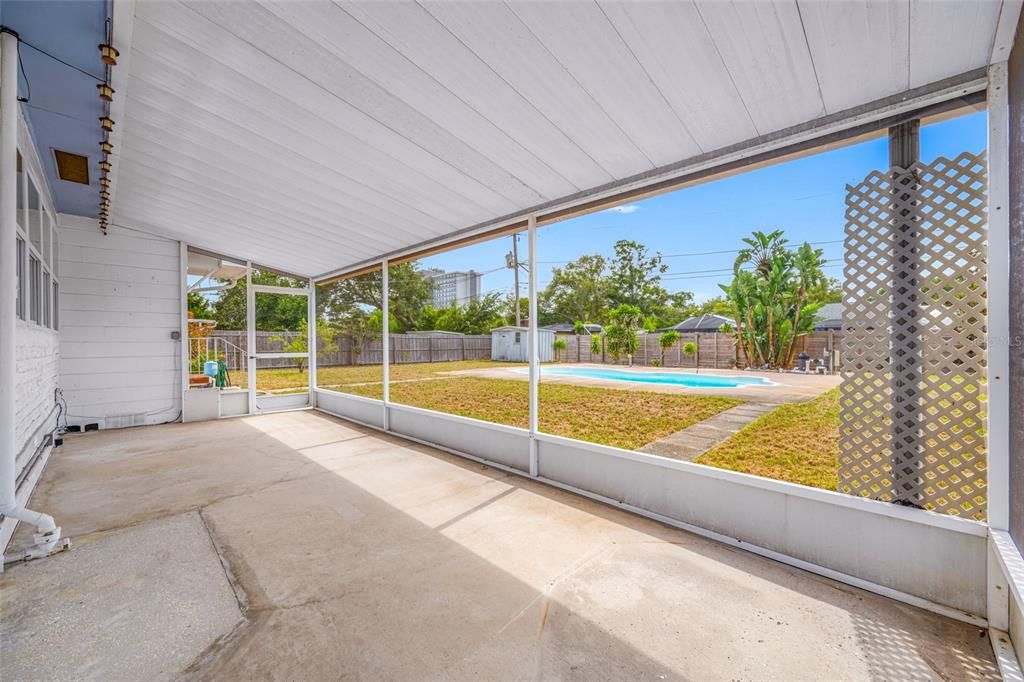 For Sale: $369,000 (2 beds, 1 baths, 1065 Square Feet)
