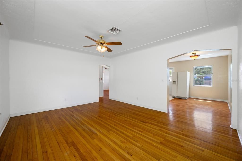 For Sale: $369,000 (2 beds, 1 baths, 1065 Square Feet)