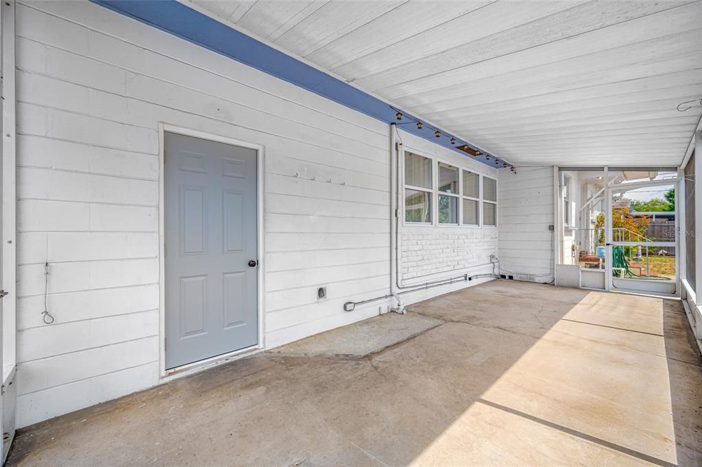 For Sale: $369,000 (2 beds, 1 baths, 1065 Square Feet)