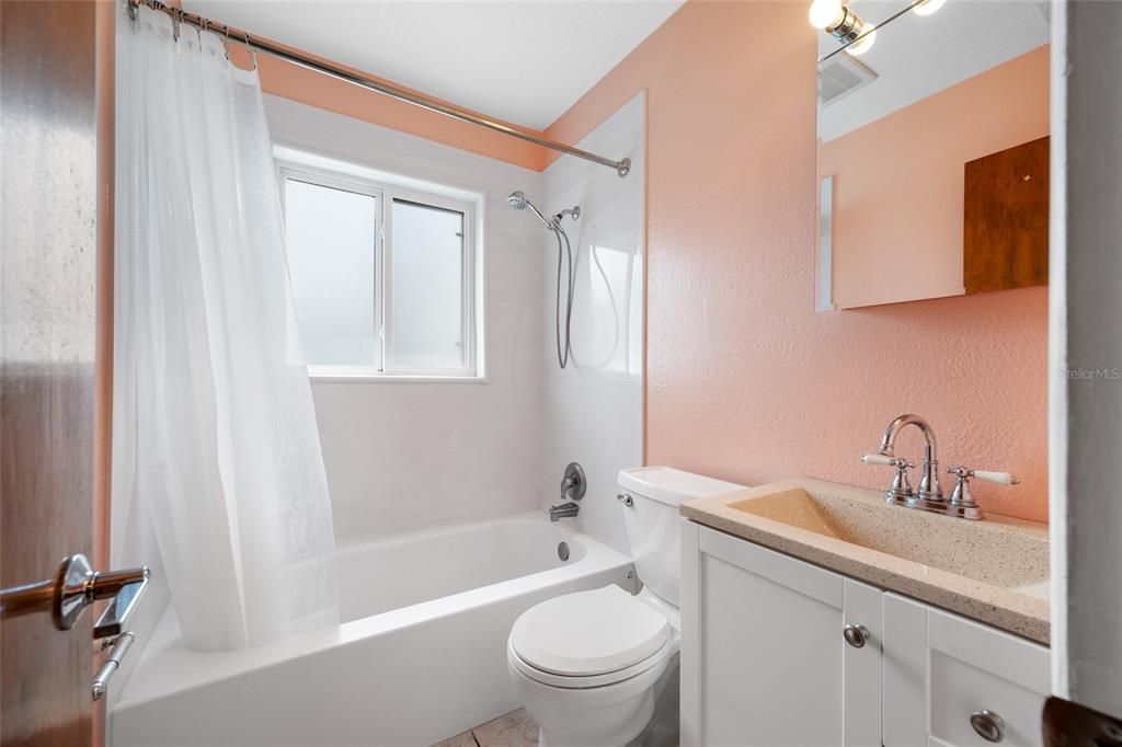 For Sale: $369,000 (2 beds, 1 baths, 1065 Square Feet)