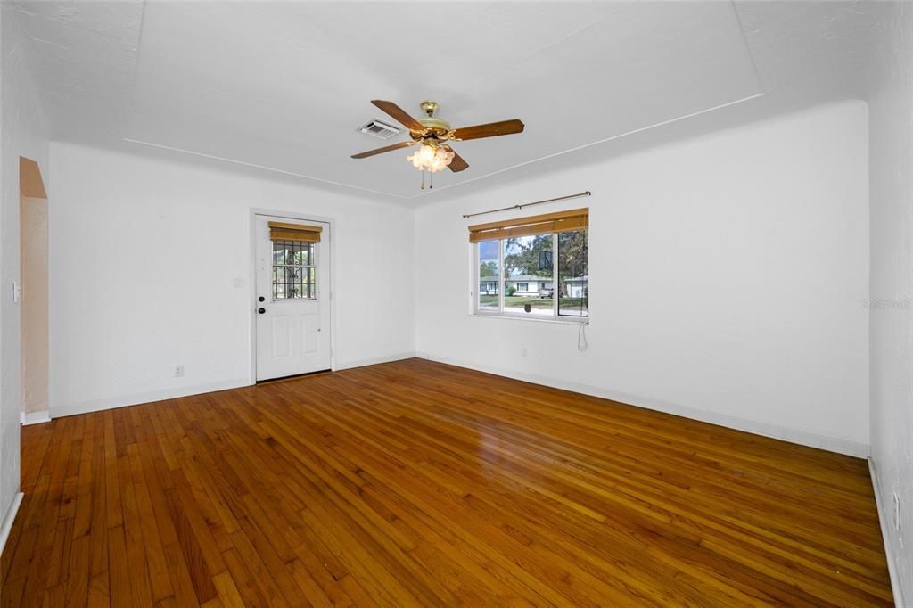 For Sale: $369,000 (2 beds, 1 baths, 1065 Square Feet)