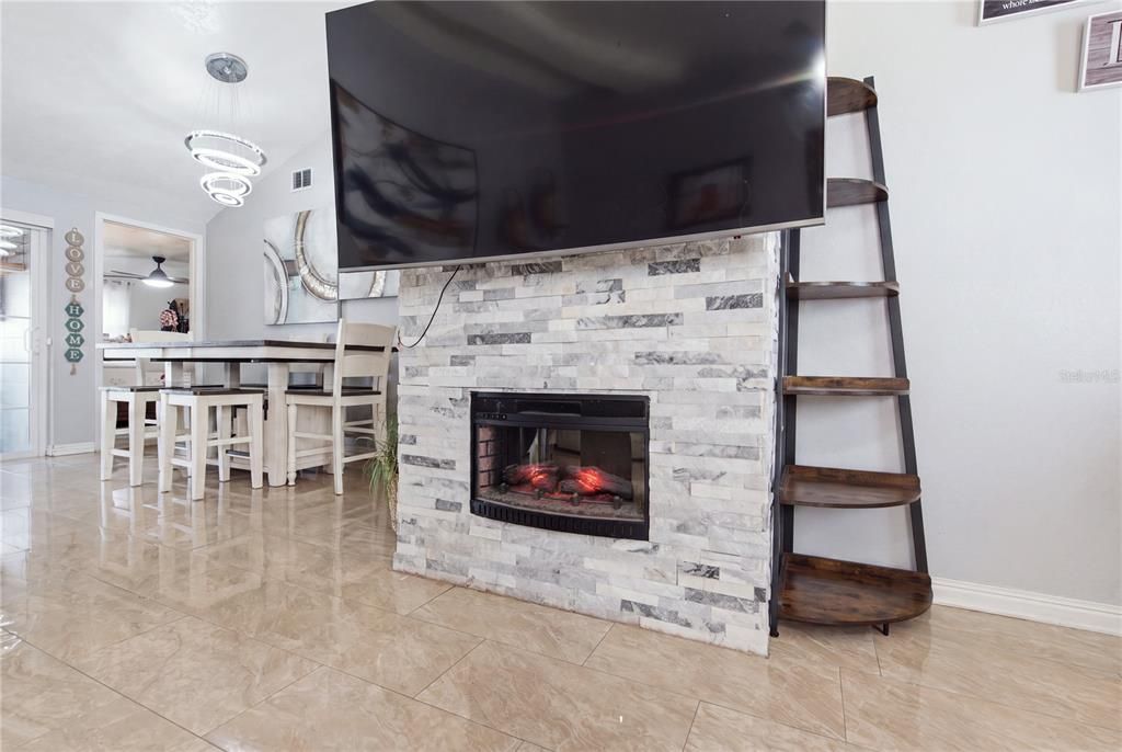 На продажу: $439,900 (3 спален, 2 ванн, 1155 Квадратных фут)