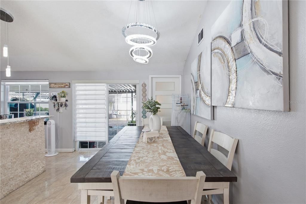 На продажу: $439,900 (3 спален, 2 ванн, 1155 Квадратных фут)