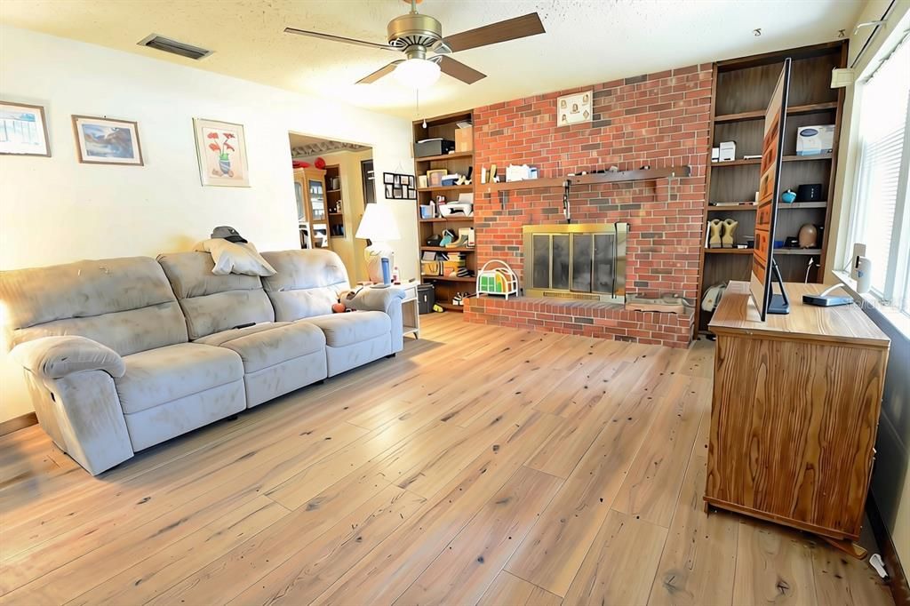 En Venta: $215,000 (3 camas, 2 baños, 1248 Pies cuadrados)