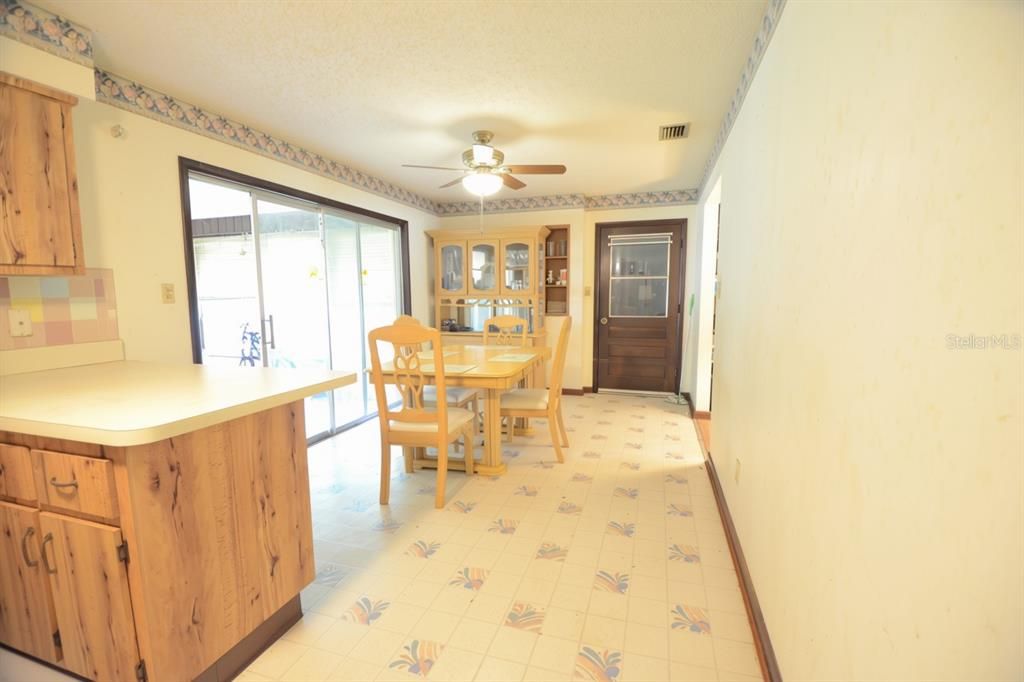 En Venta: $215,000 (3 camas, 2 baños, 1248 Pies cuadrados)