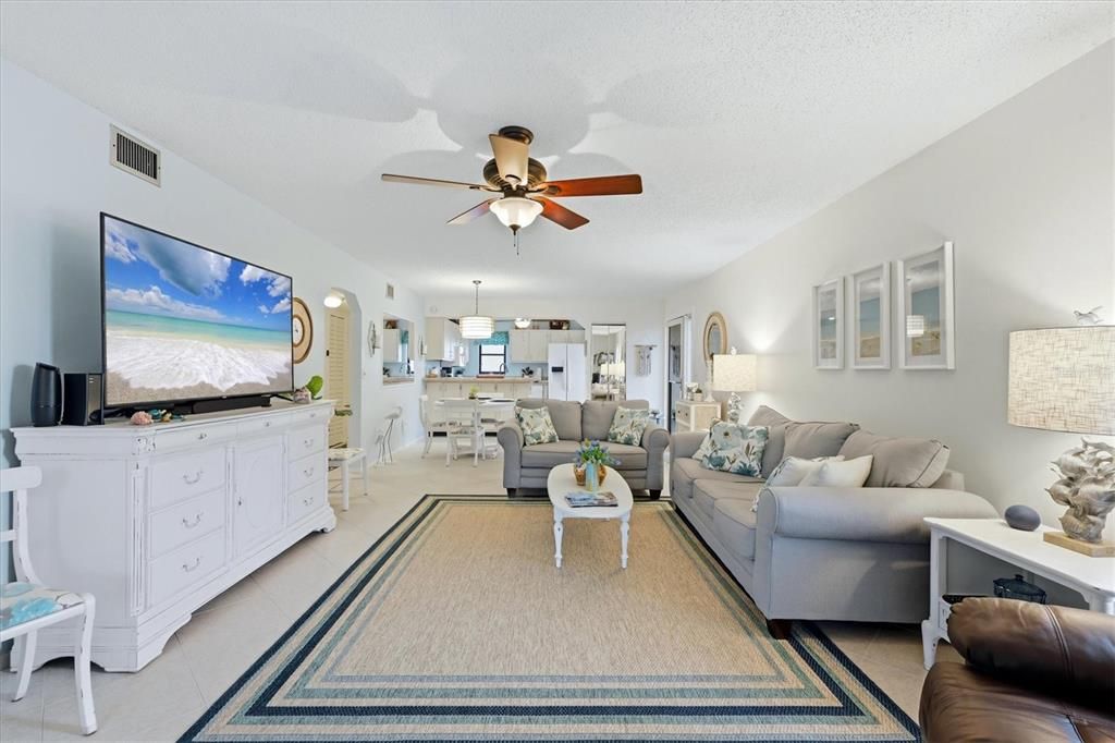 For Sale: $175,000 (2 beds, 2 baths, 1209 Square Feet)