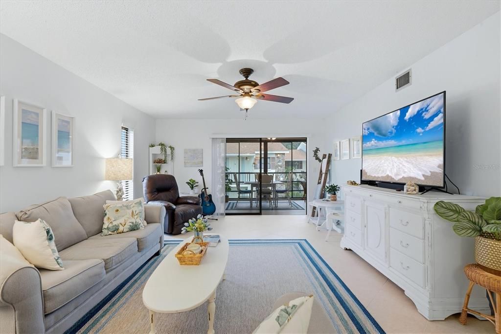 For Sale: $175,000 (2 beds, 2 baths, 1209 Square Feet)