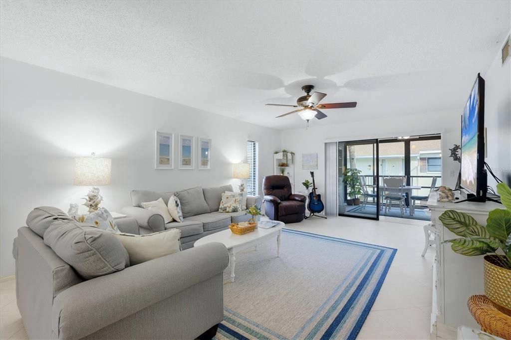 For Sale: $175,000 (2 beds, 2 baths, 1209 Square Feet)
