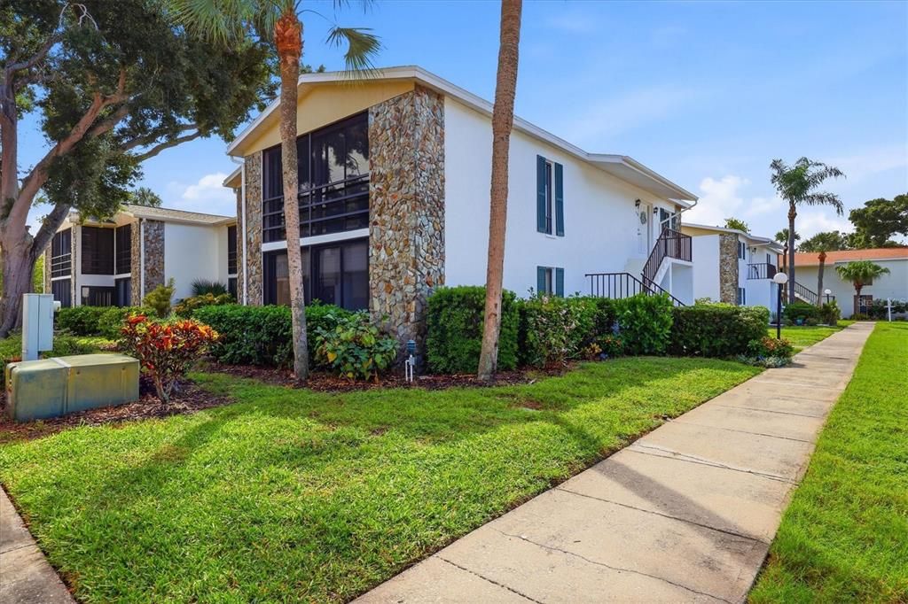 For Sale: $175,000 (2 beds, 2 baths, 1209 Square Feet)